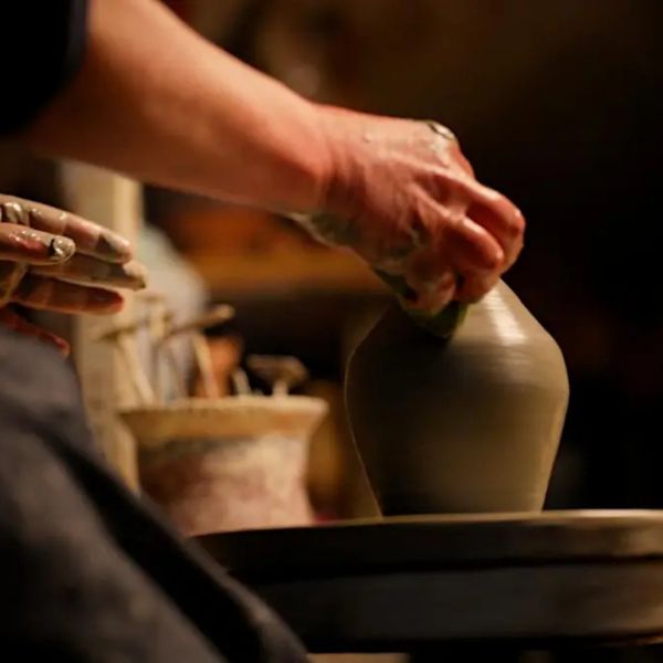Il pregio delle cose fatte a mano, a Gerace c’è “Artigiani al Borgo”