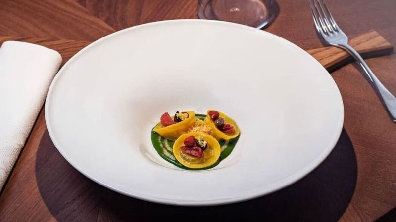 copertina e1709937472683 9e524680 - A tu per tu con Luigi Lepore: la Stella Michelin e un sogno chiamato Calabria - 1 A tu per tu con Luigi Lepore: la Stella Michelin e un sogno chiamato Calabria