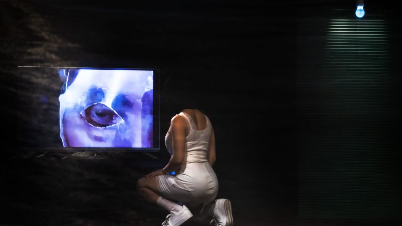 4 Contr ora Ph Luna Loiero FerMentis scaled a237b5c0 - MigraMenti, a Badolato in scena la "Contr_Ora" del Teatro del Carro - 1 MigraMenti, a Badolato in scena la “Contr_Ora” del Teatro del Carro