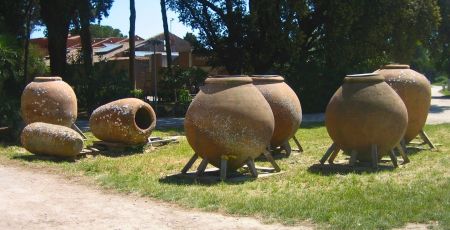 Dolia in unarea di scavo a Ostia antica Ph AlMare CC BY SA 3.0 a38a7a03 - Meraviglie di Calabria - 23