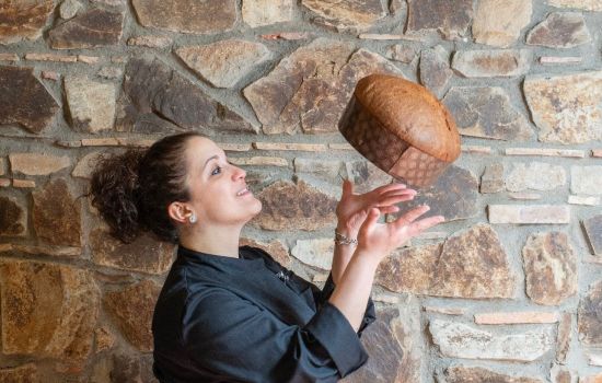 La pastry chef Denisia Congi soddisfatta del suo panettone mpigliato a62898bb - Meraviglie di Calabria - 1