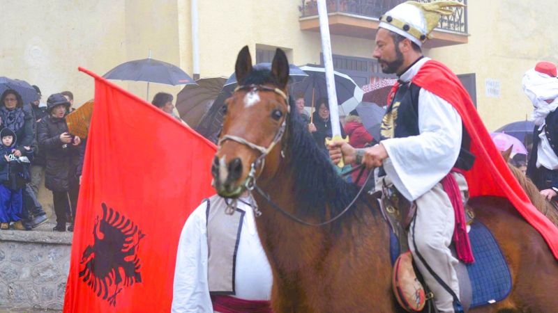 Lungro rievocazione Skanderbeg 11 a74ffe06 - Lungro, l'identità arbëreshë nella rievocazione dedicata a Skanderbeg - 1 Lungro, l’identità arbëreshë nella rievocazione dedicata a Skanderbeg