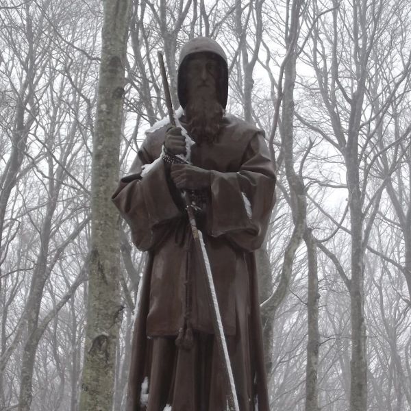 Torna al suo posto la statua di San Francesco di Paola a Montalto