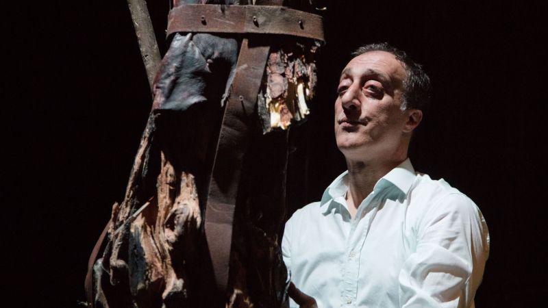 ComeUnGranelloDiSabbia ManaChumaTeatro 4 e1714646145897 a898fa6e - Mana Chuma alla conquista di New York, la compagnia reggina al festival “In Scena” - 1 Mana Chuma alla conquista di New York, la compagnia reggina al festival “In Scena”