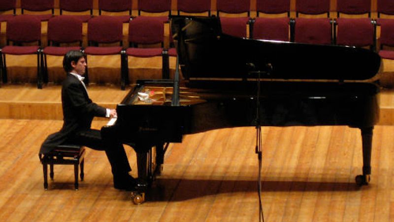 Acri, Ivan Donchev inaugura il ciclo delle Sonate di Beethoven