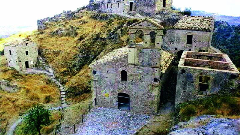 Il borgo antico di Precacore, una delle ghost town calabresi