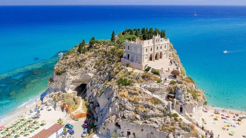 TROPEA e1707500487370 aa3c198b - Il modello turistico di Tropea finisce in prima pagina sul Sole 24 Ore-Sud - 1 Il modello turistico di Tropea finisce in prima pagina sul Sole 24 Ore-Sud