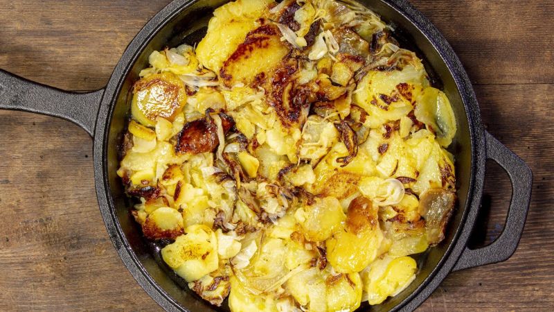 patate mpacchiuse e1713785510575 ac25d1cb - Le patate 'mbacchiuse, il forte sapore della genuinità – LA RICETTA - 1 Le patate ‘mbacchiuse, il forte sapore della genuinità – LA RICETTA