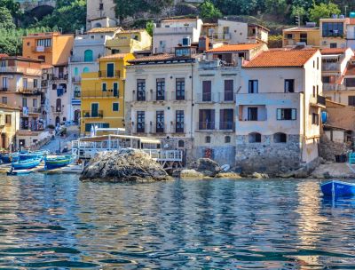 Navigando lungocosta, le telecamere Rai raggiungono Scilla e Paola