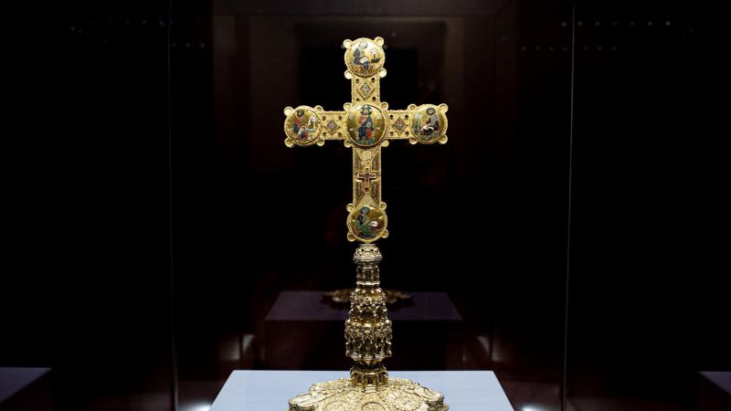 I tesori di Federico II, la Stauroteca di Cosenza al Museo Diocesano