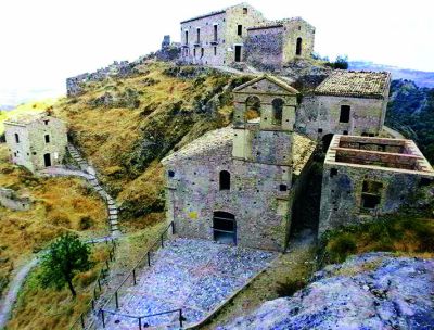 Il borgo antico di Precacore, una delle ghost town calabresi