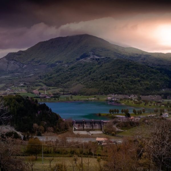 Nuovo look per l’area accoglienza del lago di Mormanno