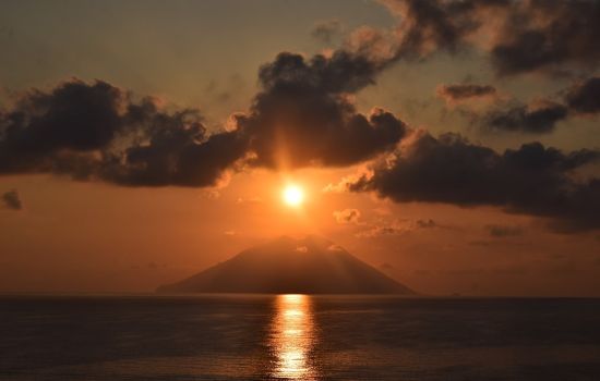 tramonto su stromboli b8968533 - Meraviglie di Calabria - 8