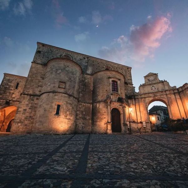 Gerace nel volume “Piccoli Borghi d’Italia” delle Guide di Repubblica