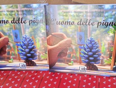 Siderno luomo delle pigne bb562265 - Home - 37 “L’uomo delle pigne”, a Siderno la fiaba che nasce dall’arte di comunità