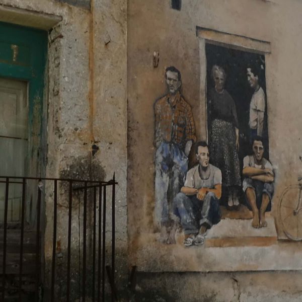 Il murales di Baruch Kadmon a Diamante ispira un’opera teatrale