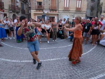 Kaulonia Tarantella Festival, la musica popolare in ‘Suoni di Pace’