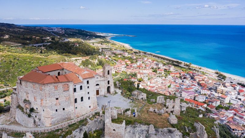 Roccella Jonica, le notti di festa e il tuffo tradizionale di ferragosto