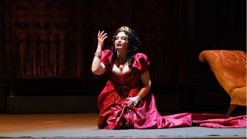 Passione gelosia e morte, la Tosca diretta da Arlia trionfa al Cilea