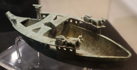 Barchetta nuragica 900 790 ac ca. dal santuario di capocolonna a crotone 02 scaled e1713891130503 c2e6ef12 - Meraviglie di Calabria - 44