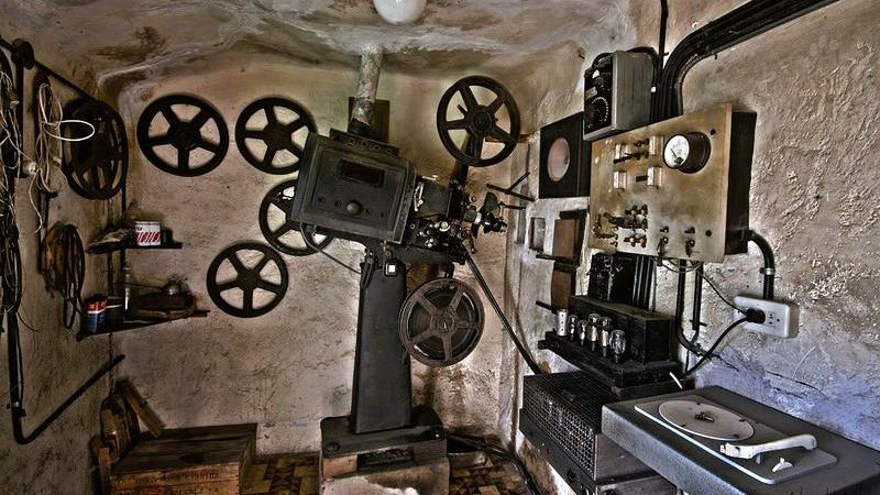 sala proiezioni cinema 2 c3c09c4d - Cosenza, all'Archivio di Stato l'omaggio al Cinema e a David Lynch - 1 Cosenza, all’Archivio di Stato l’omaggio al Cinema e a David Lynch