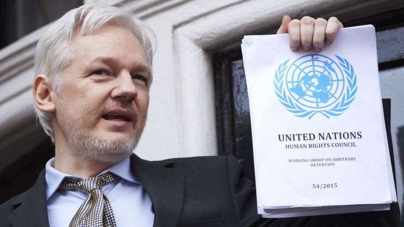 assange c7222d50 - Perchè il giornalismo non è un crimine: all'Unical una mostra fotografica su Julian Assange - 1 Perchè il giornalismo non è un crimine: all’Unical una mostra fotografica su Julian Assange
