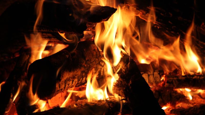 fuoco focara c7b9c2b5 - Mandatoriccio, festività natalizie di solidarietà e senso d'identità - 1 Mandatoriccio, festività natalizie di solidarietà e senso d’identità