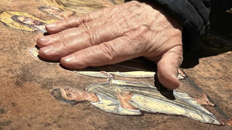 toccare la parola 2 c75637f9 - Il Codex Purpureus Rossanensis diviene visibile anche ai non vedenti - 1 Il Codex Purpureus Rossanensis diviene visibile anche ai non vedenti