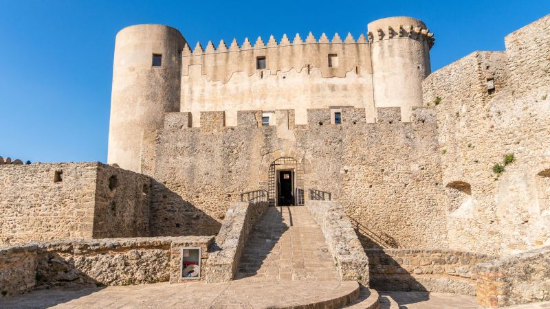 WhatsApp Image 2023 07 10 at 18.28.18 c8fae2fa - Il possente castello sullo sperone di tufo a Santa Severina - 1 Il possente castello sullo sperone di tufo a Santa Severina