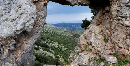Cammino Basiliano tappa54 monte stella sant ilarione caulonia pietra perciata dal monte mammicomito con vista sulla vallata dello stilaro ca000c99 - Meraviglie di Calabria - 25