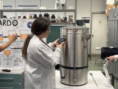 Unical, il microbirrificio digitale usa IA e realtà aumentata