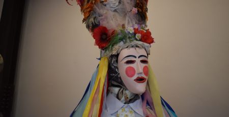 COSTUME CARNEVALE ALESSANDRINO Polecenelle Bielle scaled e1714250120645 cd348d03 - Meraviglie di Calabria - 21
