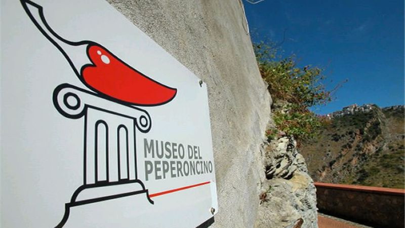 Copertina 4 cddd27c5 - Il Museo del peperoncino di Maierà è un unicum nel panorama museale - 1 Il Museo del peperoncino di Maierà è un unicum nel panorama museale
