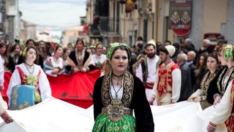 Shpirti Arberesh ne veshje cdad6d53 - A Cosenza "Bukurìa Arbëreshe Kosenxë", la bellezza italo-albanese - 1 A Cosenza “Bukurìa Arbëreshe Kosenxë”, la bellezza italo-albanese