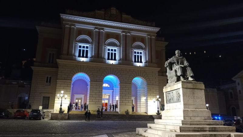 Teatro Rendano 3 scaled cdcf8ff1 - Con “Mettici la mano” riparte la rassegna di prosa al Teatro Rendano - 1 Con “Mettici la mano” riparte la rassegna di prosa al Teatro Rendano