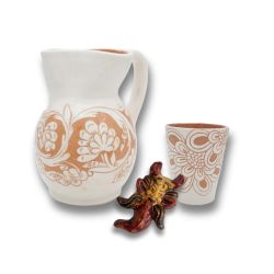 Caraffa realizzata a mano e bicchieri conici realizzati a mano (6 pezzi) e (in omaggio) la maschera apotropaica di Seminara – Ceramica Squillace