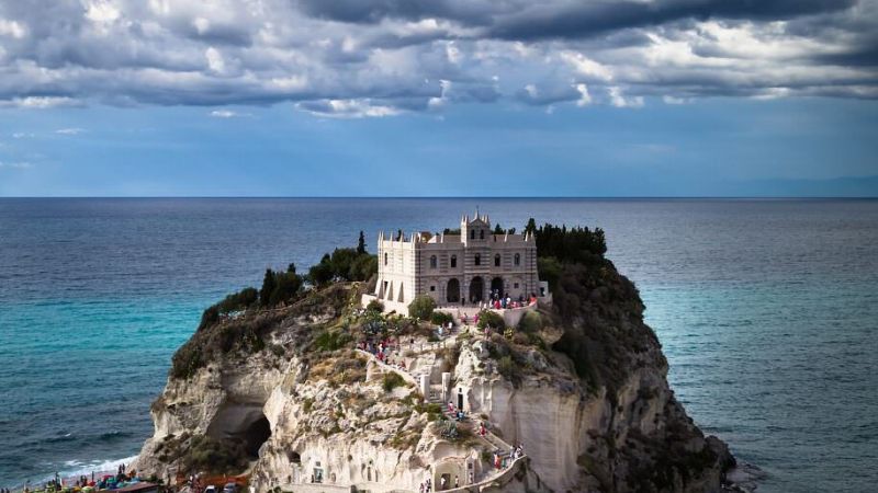 tropea g9f368c2c2 1280 2 e1683531307153 d51ed442 - Tropea viaggia sui tram francesi e si prepara per un weekend di arte e musica - 1 Tropea viaggia sui tram francesi e si prepara per un weekend di arte e musica