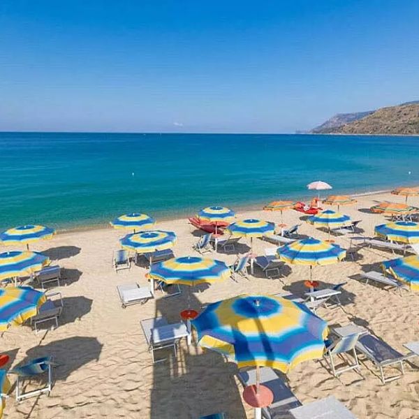 Nicotera, acque limpide e una spiaggia a misura di bambino