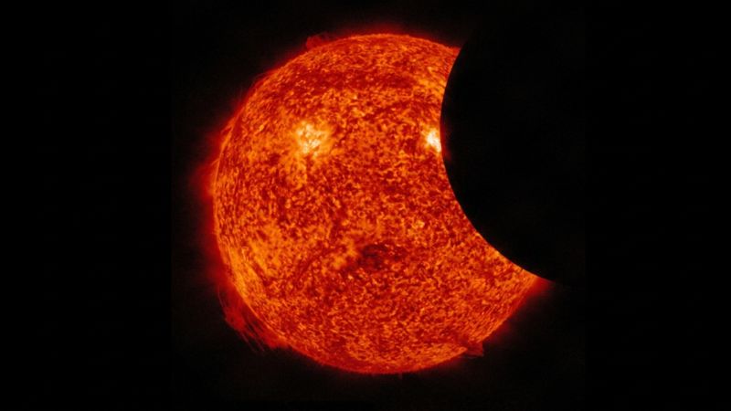 Il Sole “morsicato” nel mare degli dei, da dove vedere l’eclissi in Calabria