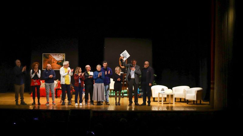 Caudex Gaetano Savatteri 14.12 2 d84ef97e - Gaetano Savatteri cattura il pubblico di Lamezia con "La magna via" - 1 Gaetano Savatteri cattura il pubblico di Lamezia con “La magna via”