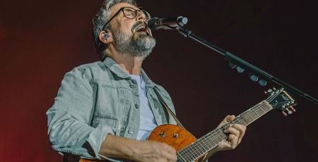 brunori chitarra primo piano 1 d997885a - Meraviglie di Calabria - 45