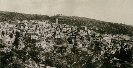 Badolato 1935 Panorama del borgo visto da sud 1 dafd7bbd - Meraviglie di Calabria - 40