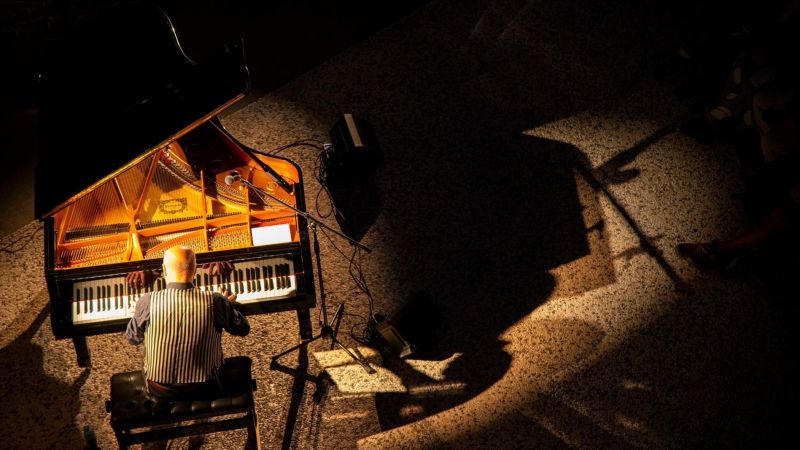 Geoff Westley 4 da10f7c6 - Geoff Westley in concerto al Castello Ducale con 'Piano Solo' - 1 Geoff Westley in concerto al Castello Ducale con ‘Piano Solo’