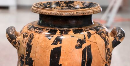 Sibari Parchi archeologici Stamnos con rapimento di orizia da parte di bore e scena di conversazione V secolo ac da trebisacce 03 a scaled da968b2b - Meraviglie di Calabria - 14