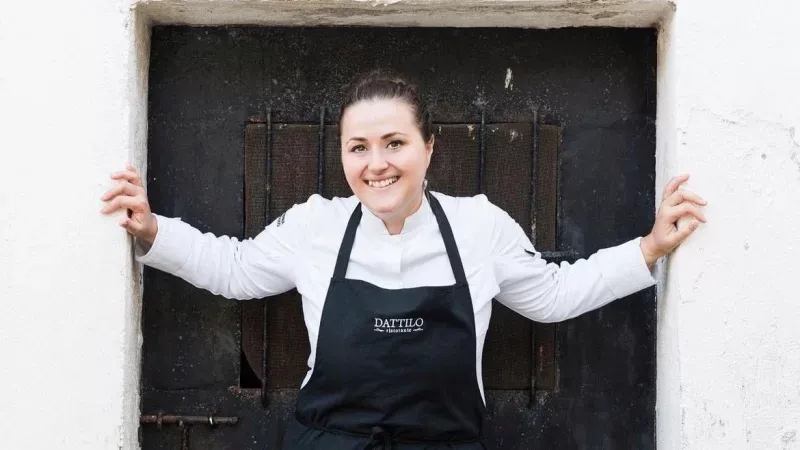 ceraudo copertina nuova 4978cc8c dc013748 - Forbes, i 25 chef più influenti d'Italia: c'è anche la nostra Caterina Ceraudo - 1 Forbes, i 25 chef più influenti d’Italia: c’è anche la nostra Caterina Ceraudo