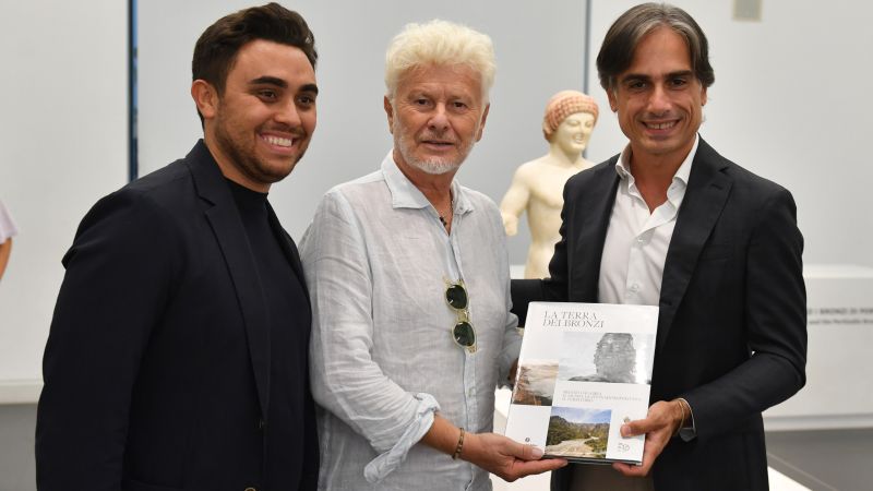 ron museo 9 dc4219a4 - Ron al Museo di Reggio Calabria, «È una cosa di un altro mondo» - 1 Ron al Museo di Reggio Calabria, «È una cosa di un altro mondo»