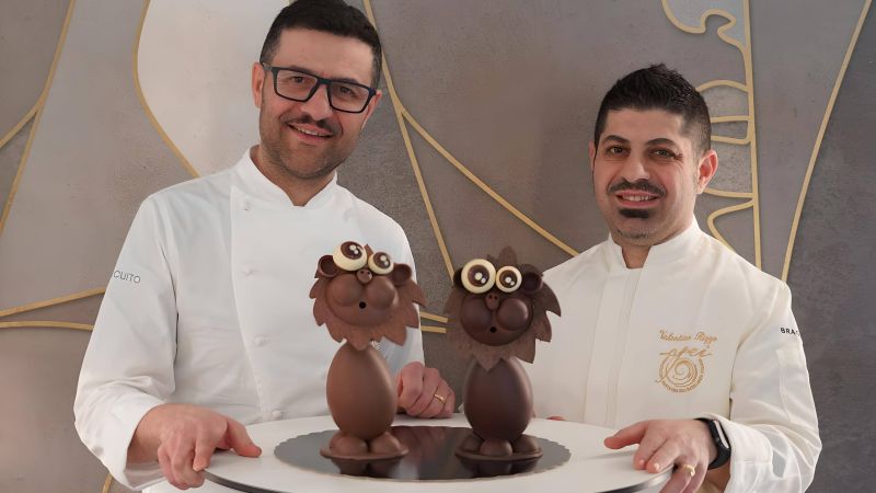 Fratelli Rizzo Spezzano Sila con soggetti cioccolato 1 df5168d4 - Pasqua, le dolci delizie firmate dai maestri pasticceri Rizzo - 1 Pasqua, le dolci delizie firmate dai maestri pasticceri Rizzo