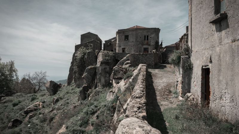 13cf91b8 0a49 4b30 810a 44a2962e3d22 e1715247519162 e1d15157 - Tra abbandono e memoria, a Bovalino il racconto dei borghi calabresi in una mostra fotografica - 1 Tra abbandono e memoria, a Bovalino il racconto dei borghi calabresi in una mostra fotografica