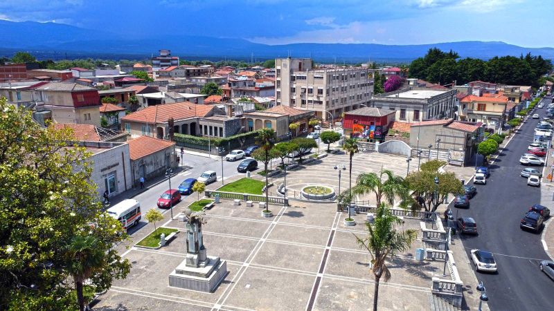 Taurianova Piazza Italia Crediti foto Filippp Andreacchio LamorfaLab Studio Creativo e2db0fa5 - A Taurianova "La tazzina della legalità ": 80 storie sulla lotta alle mafie - 1 A Taurianova “La tazzina della legalità ”: 80 storie sulla lotta alle mafie