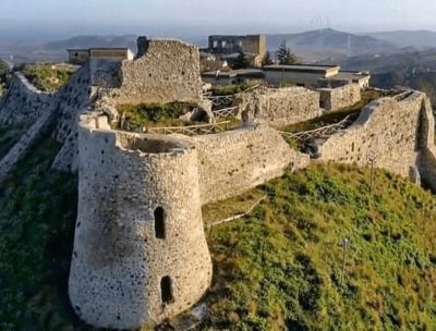 Archeologia, nuove scoperte nel Castello di Simeri Crichi